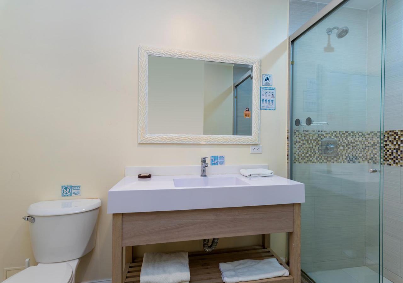 Deluxe Queen Suite
